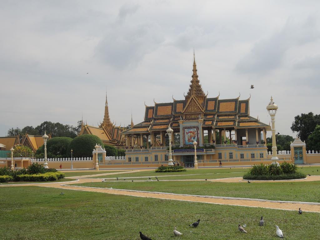 Golden Boat Guesthouse Phnom Penh Exterior foto